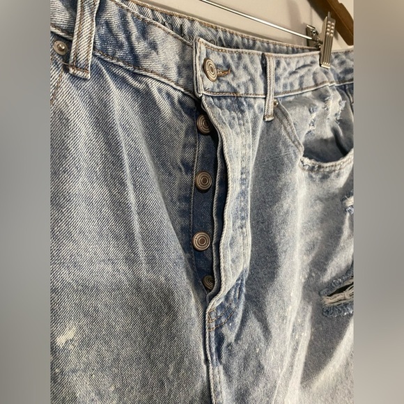 No Boundaries - Light wash distressed Jean pants - Picture 6 of 11